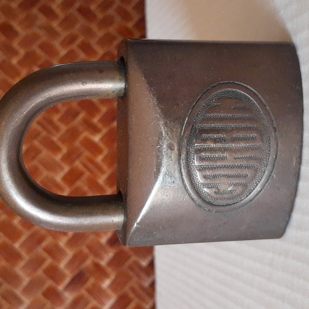 👉*ANTIQUE VINTAGE* CORBIN BRASS & STEEL PADLOCK ~3" x 2" ~Collectible  🎁